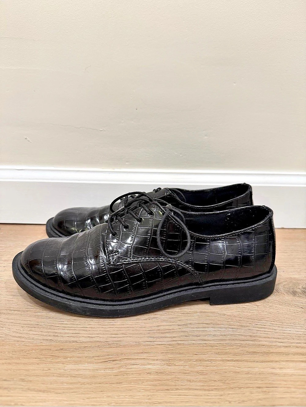 Old Navy Faux Leather Oxford Shoe Black Croc-Embossed